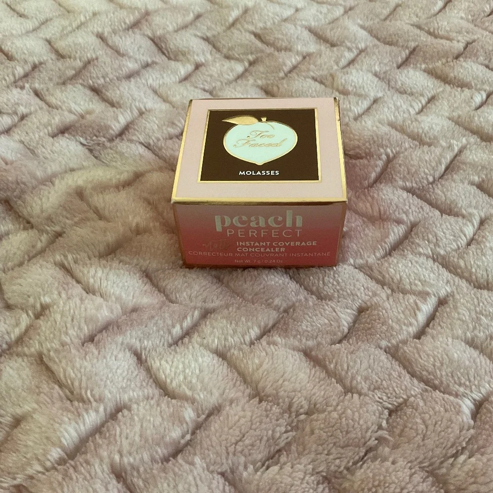 Too Faced Peach Perfect Matte Instant Coverage Concealer - Molasses